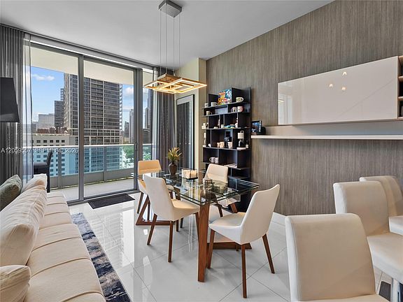 5th image of 200 Biscayne Boulevard Way APT 1407