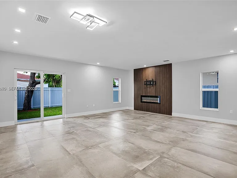 3431 SW 16th Ter #1 — Photo 7