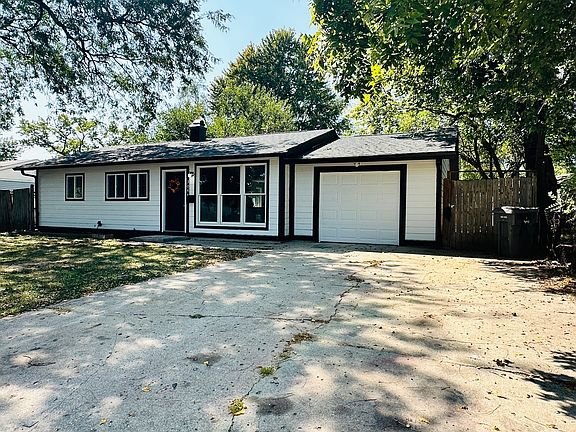 4th image of 3044 N Fuller Dr