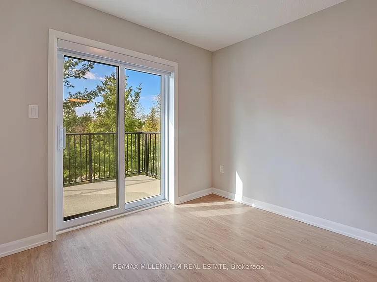 708 Woolwich St — Photo 32