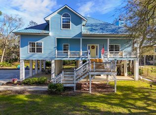 8299 Riverview Rd, Fanning Springs, FL 32693