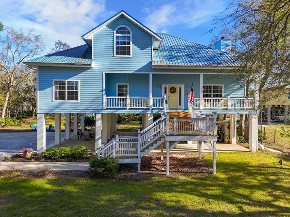 8299 Riverview Rd, Fanning Springs, FL 32693