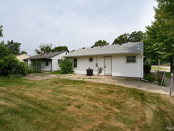 2nd image of 905 Sprague Ave