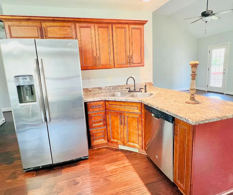 4 bed, 1629 sqft, $900 — Photo 4