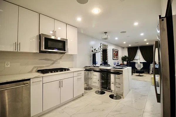 Rented by Hagstrom Management Inc | media 28