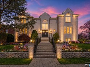 1221 Fairmount Pl, Fort Lee, NJ 07024