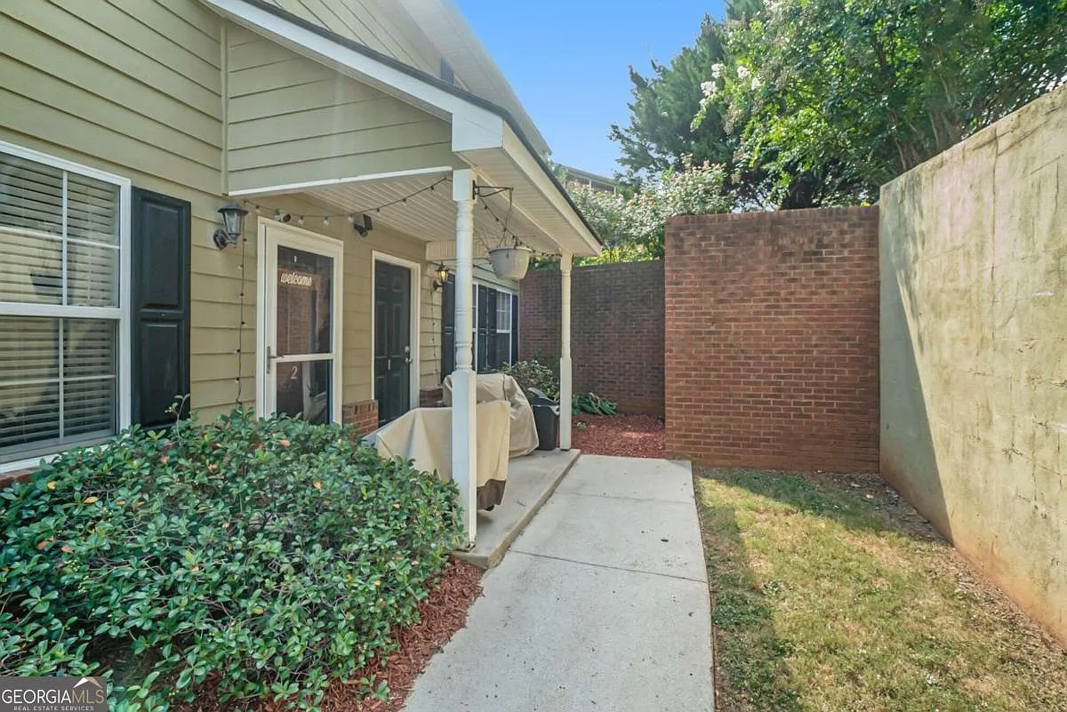 105 Westchester Dr APT A1 photo 1