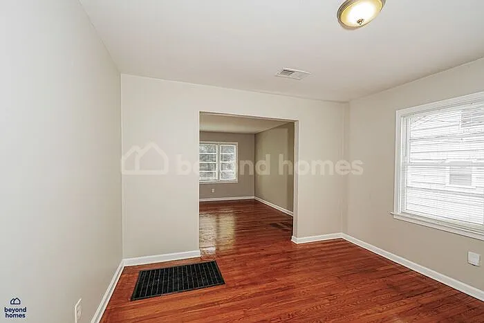 945 Elizabeth Dr — Photo 10