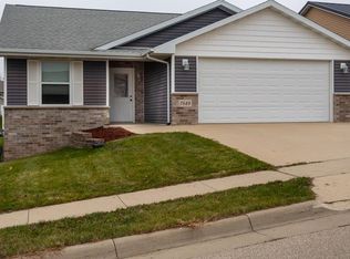 7849 S Westbrook Dr, Dubuque, IA 52002