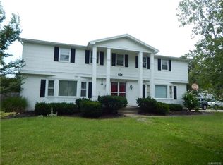 87 Heritage Rd W, Williamsville, NY 14221