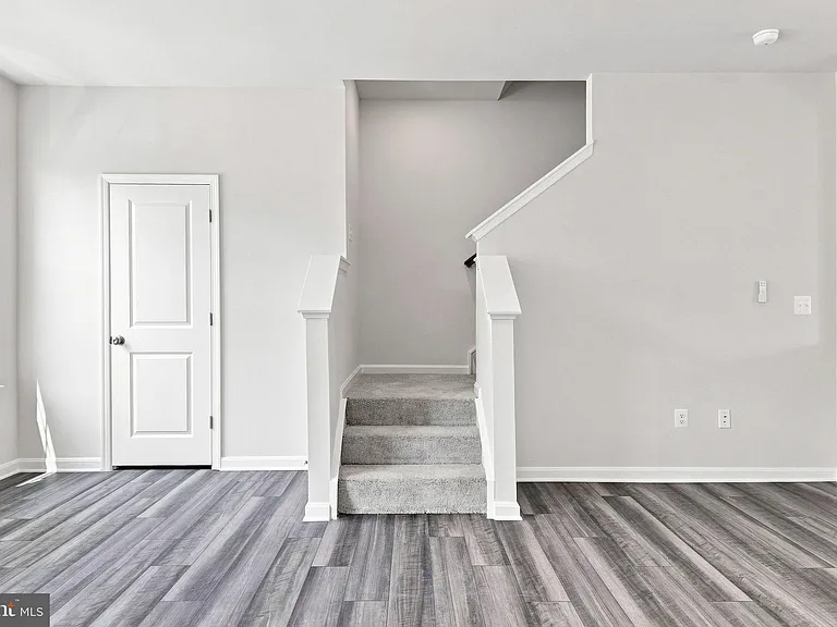 417 Seeback Dr — Photo 40