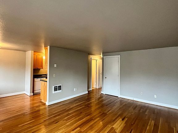 5th image of 2703-2723 SE Division St #10