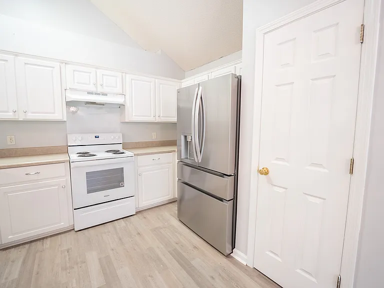 123 W Tisbury Ln — Photo 11