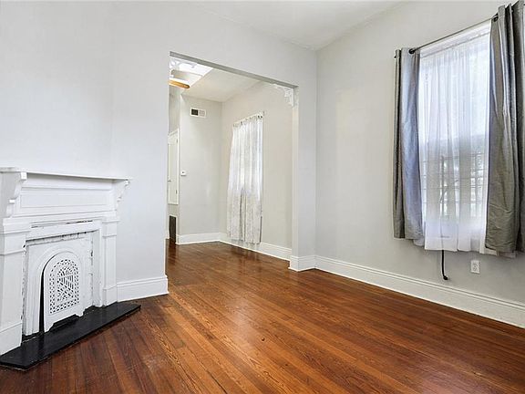 3rd image of 3701-03 Laurel St