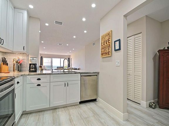 5th image of 3939 Ocean Dr