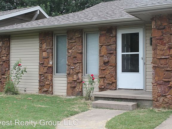 2nd image of 1505 E Camino Alto St