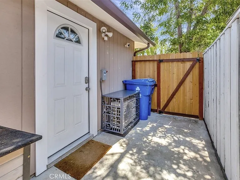 24019 Sylvan St #24019ADU — Photo 2