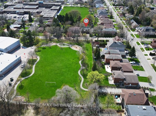 8 Fargo Ave, Toronto, ON M2M 1T9