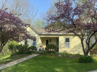 360 N Chestnut St, Mineral Point, WI 53565