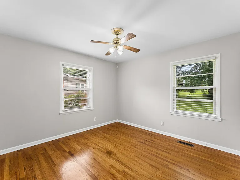 900 Velma Ln — Photo 15