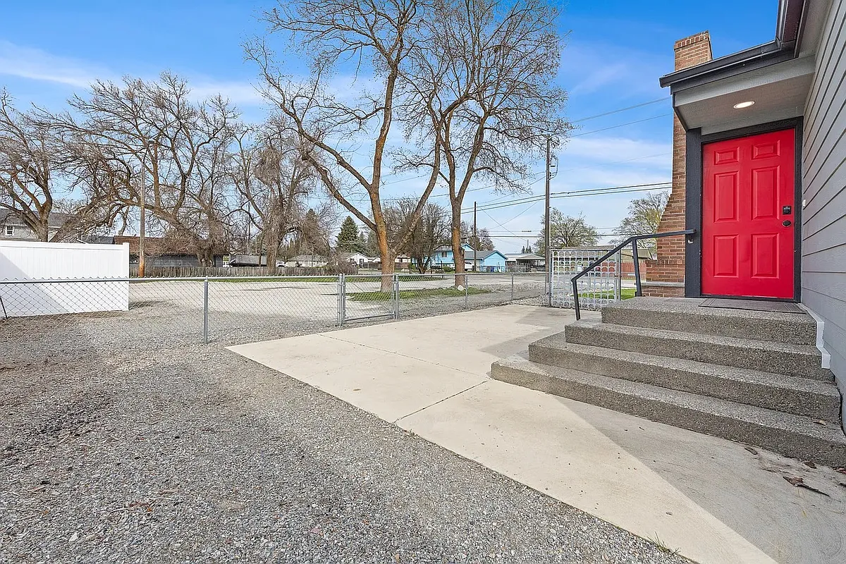 Building Photo - 18222 E Sprague Ave