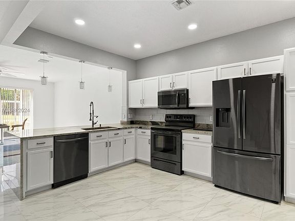 4th image of 1072 Woodfield Rd #1072