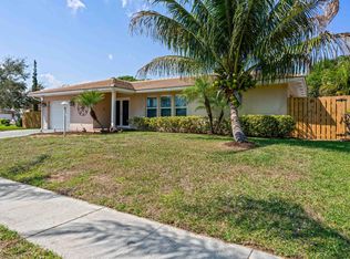1813 Ascott Rd, North Palm Beach, FL 33408