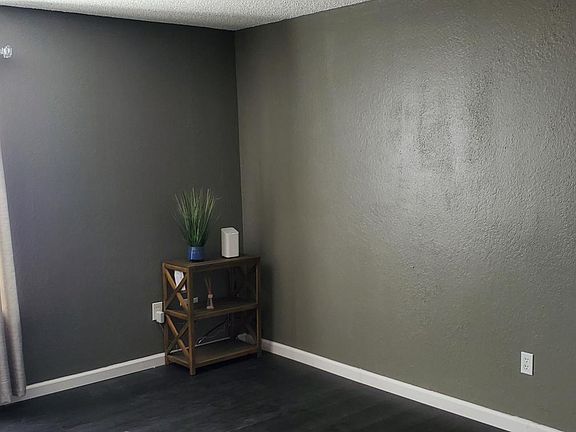 5th image of 3552 Larchmont Square Ln