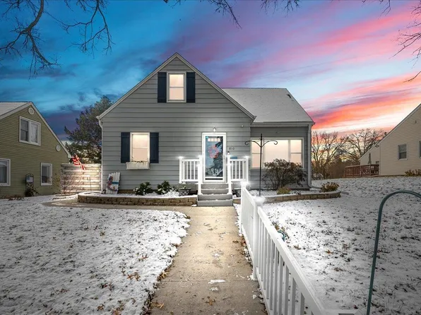 810 Lorraine Ave, Waterloo, IA 50702