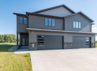 1702 Heart Ridge Loop SE, Mandan, ND 58554