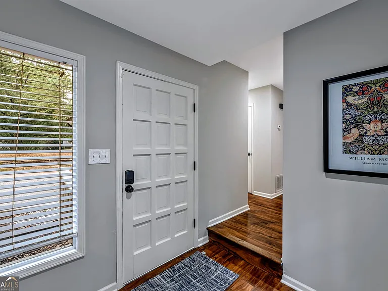 2660 Indian Lake Dr — Photo 12