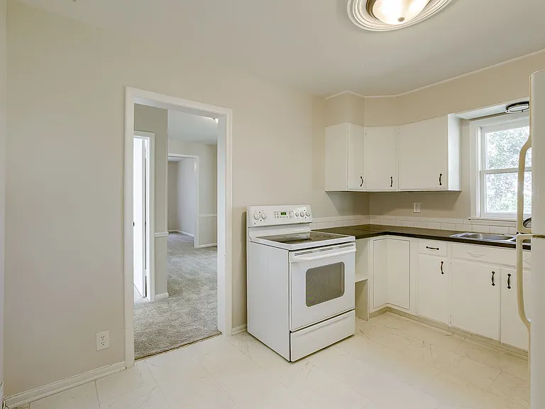 1003 S 42nd St — Photo 9
