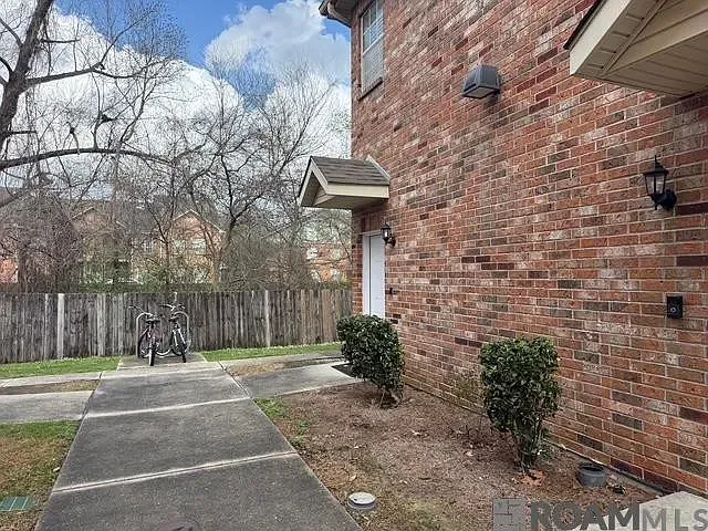 Building Photo - 4441 Burbank Dr #1102