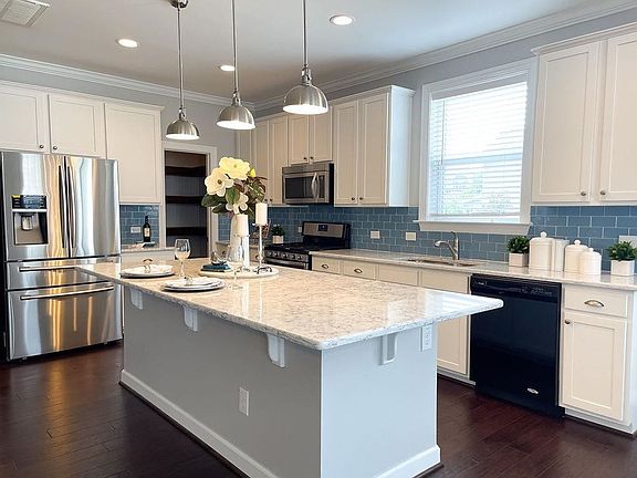 3rd image of 2520 Snowdrop Ct