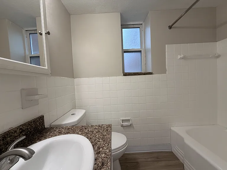 Huntington Green Apartments — Photo 11