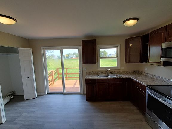 5th image of 891 Belle Plaine Ave