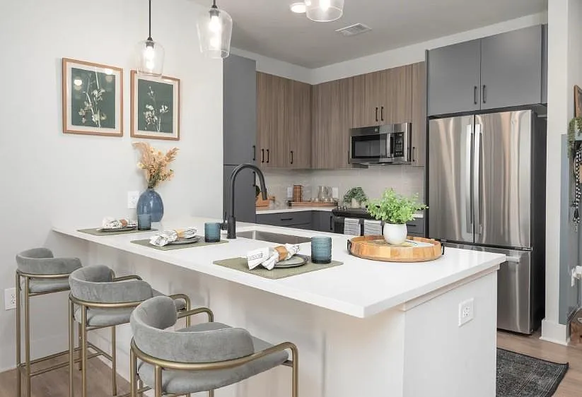 1 bed, 1.0 bath, 627 sqft, $1,515 — Photo 2