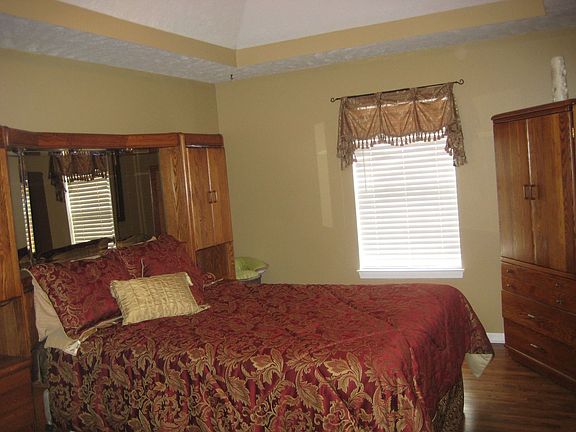 Beautiful master has treyed ceilings