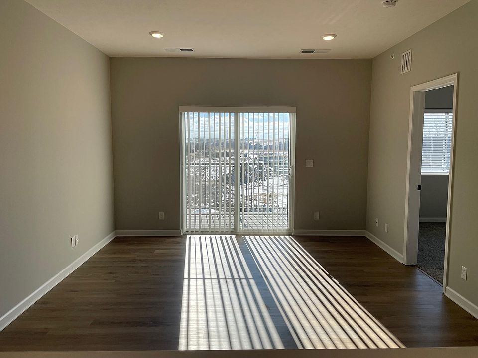 2nd image of 18743 Oakmont Dr #208