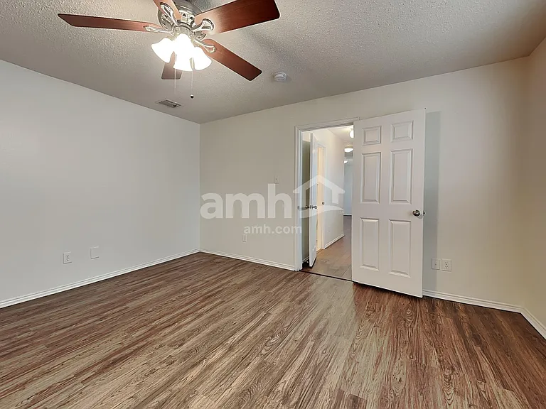 1528 Englewood Dr — Photo 9