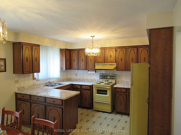 4th image of 8 Newlove Ct