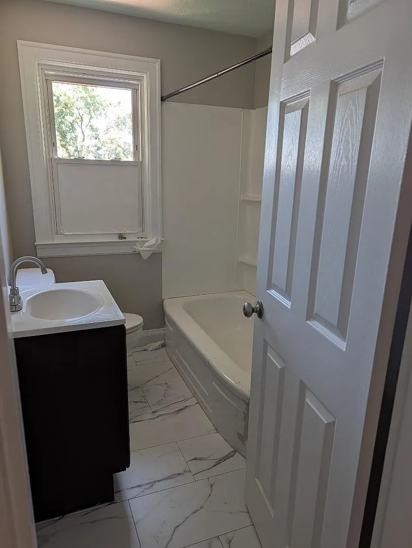 106 Chautauqua St - 106 Chautauqua B — Photo 2