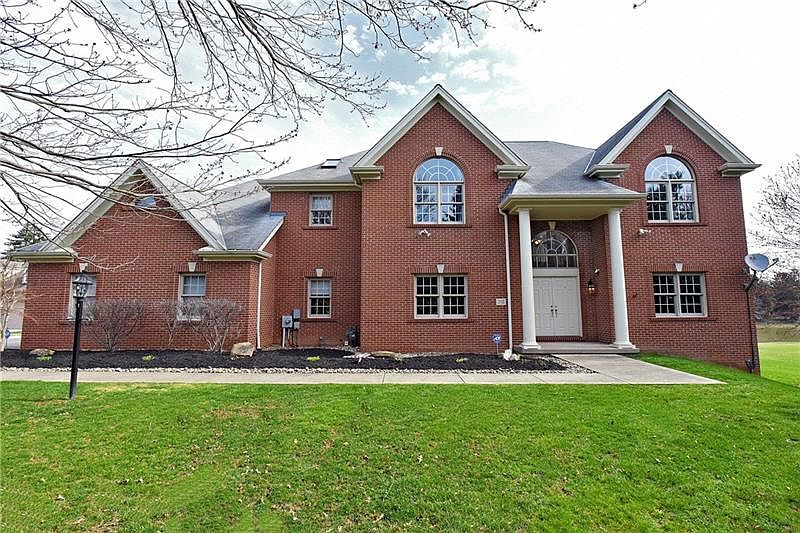 1st image of 212 Lakevue Dr