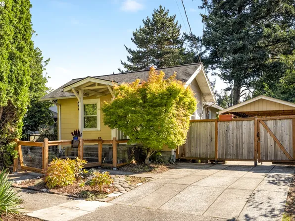 8250 NE Brazee St, Portland, OR 97220