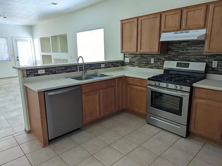 1008 Kiska St NW — Photo 5