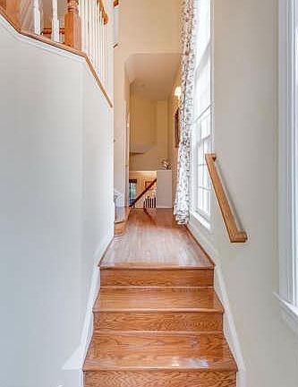 2nd image of 1633 Colonial Hills Dr