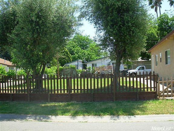 2nd image of 1011 Oakland Ave
