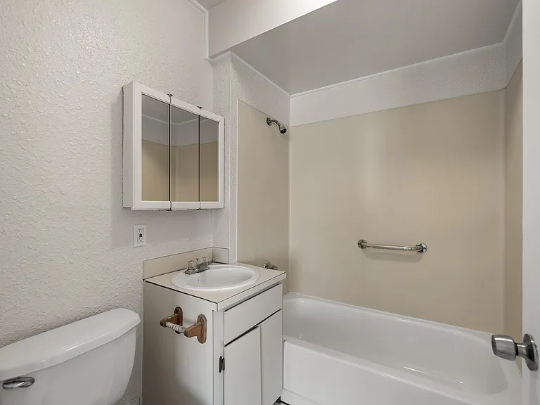 215 E 1st St #105 — Photo 8