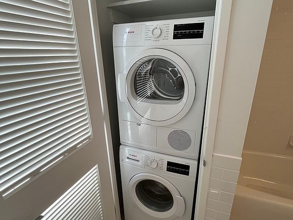 5th image of 556 3rd Ave APT 1401