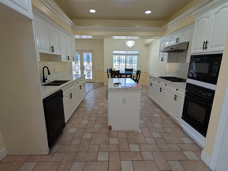 769 Russell Ave — Photo 4